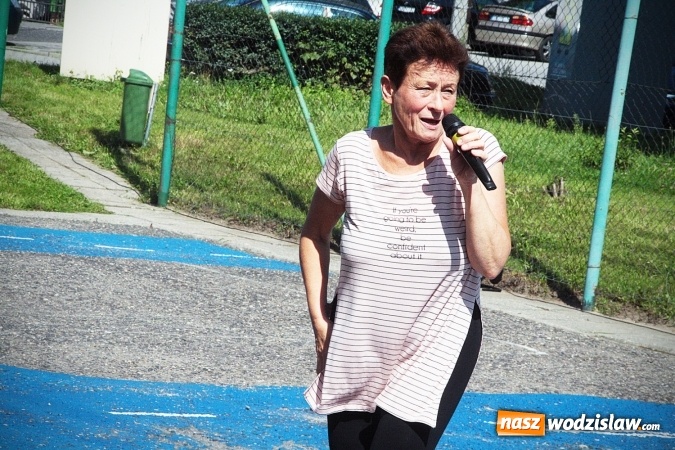 Zdjęcie w galerii na portalu naszwodzislaw.com: Artystyczne podwórko na pożegnanie wakacji  wiadomości z regionu