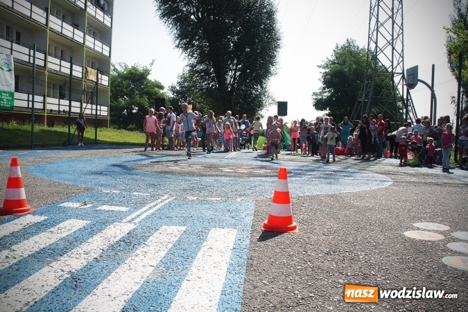 Zdjęcie w galerii na portalu naszwodzislaw.com: Artystyczne podwórko na pożegnanie wakacji  wiadomości z regionu