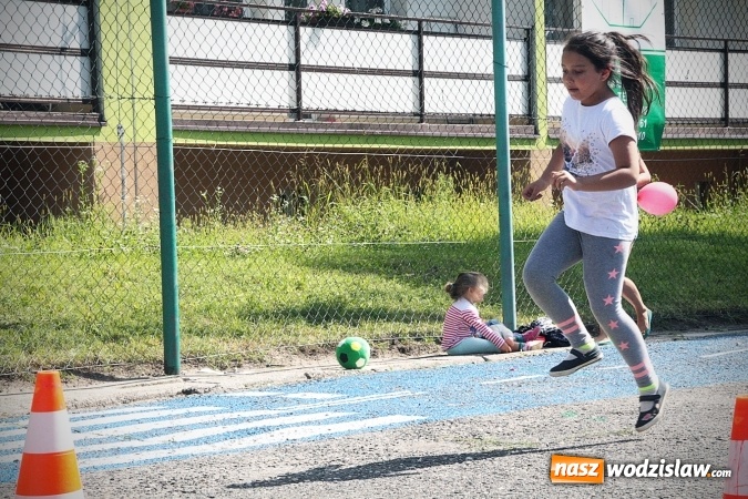 Zdjęcie w galerii na portalu naszwodzislaw.com: Artystyczne podwórko na pożegnanie wakacji  wiadomości z regionu