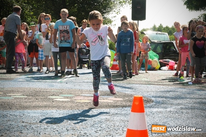 Zdjęcie w galerii na portalu naszwodzislaw.com: Artystyczne podwórko na pożegnanie wakacji  wiadomości z regionu