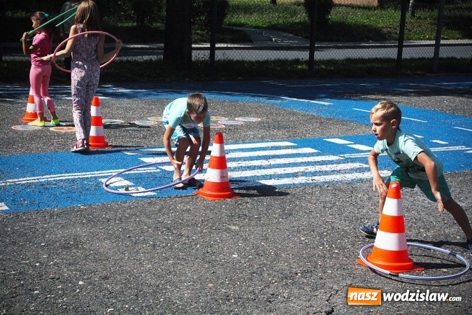 Zdjęcie w galerii na portalu naszwodzislaw.com: Artystyczne podwórko na pożegnanie wakacji  wiadomości z regionu