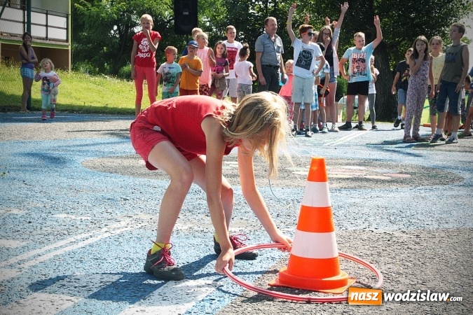 Zdjęcie w galerii na portalu naszwodzislaw.com: Artystyczne podwórko na pożegnanie wakacji  wiadomości z regionu