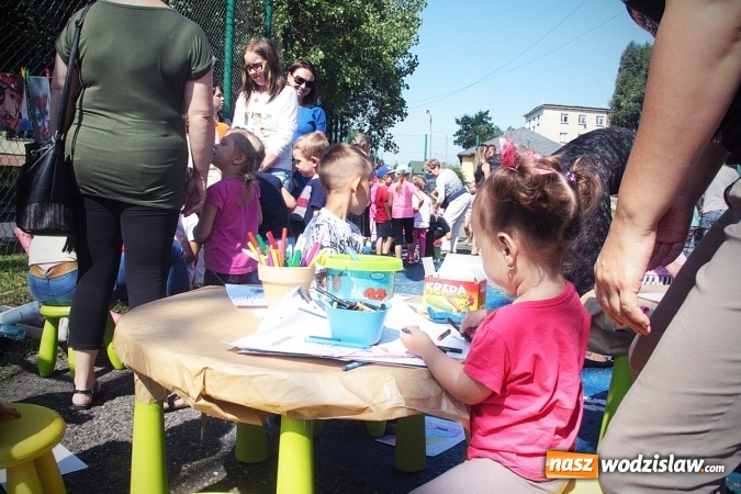 Zdjęcie w galerii na portalu naszwodzislaw.com: Artystyczne podwórko na pożegnanie wakacji  wiadomości z regionu