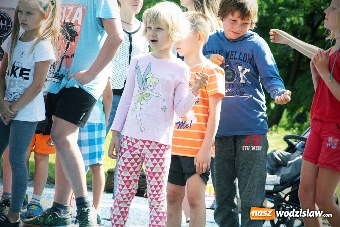 Zdjęcie w galerii na portalu naszwodzislaw.com: Artystyczne podwórko na pożegnanie wakacji  wiadomości z regionu