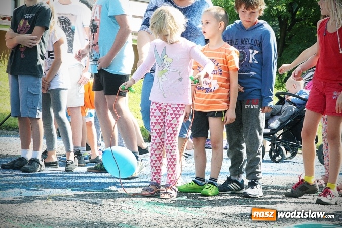 Zdjęcie w galerii na portalu naszwodzislaw.com: Artystyczne podwórko na pożegnanie wakacji  wiadomości z regionu