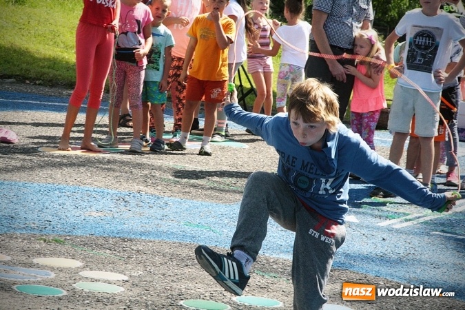 Zdjęcie w galerii na portalu naszwodzislaw.com: Artystyczne podwórko na pożegnanie wakacji  wiadomości z regionu