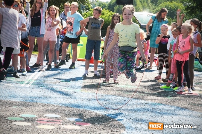 Zdjęcie w galerii na portalu naszwodzislaw.com: Artystyczne podwórko na pożegnanie wakacji  wiadomości z regionu