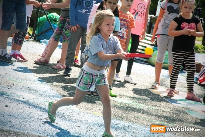 Zdjęcie w galerii na portalu naszwodzislaw.com: Artystyczne podwórko na pożegnanie wakacji  wiadomości z regionu