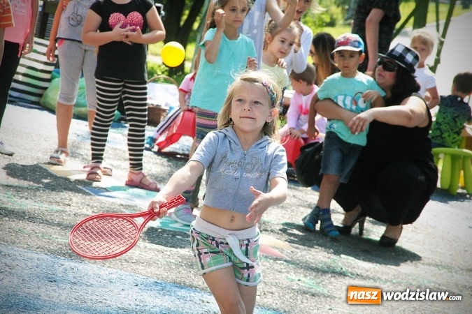 Zdjęcie w galerii na portalu naszwodzislaw.com: Artystyczne podwórko na pożegnanie wakacji  wiadomości z regionu