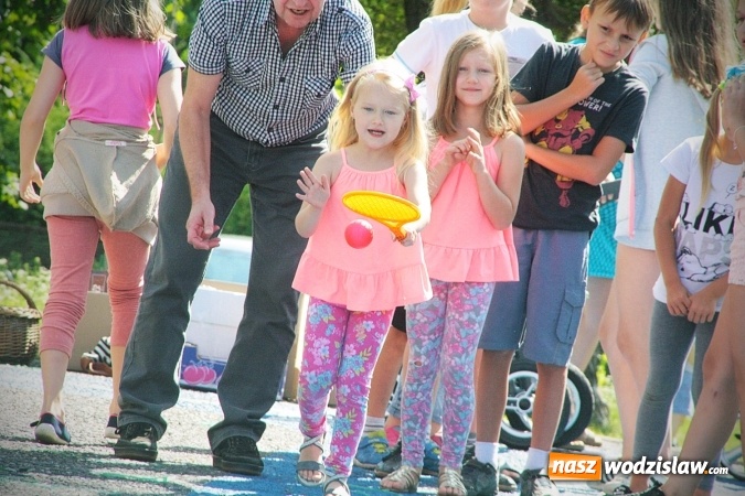 Zdjęcie w galerii na portalu naszwodzislaw.com: Artystyczne podwórko na pożegnanie wakacji  wiadomości z regionu