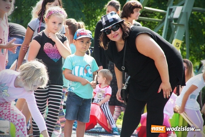 Zdjęcie w galerii na portalu naszwodzislaw.com: Artystyczne podwórko na pożegnanie wakacji  wiadomości z regionu