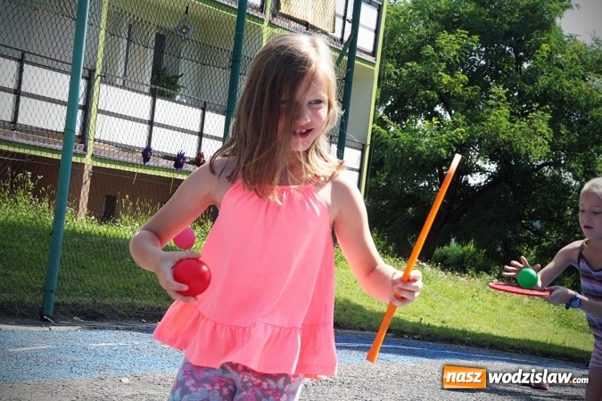 Zdjęcie w galerii na portalu naszwodzislaw.com: Artystyczne podwórko na pożegnanie wakacji  wiadomości z regionu