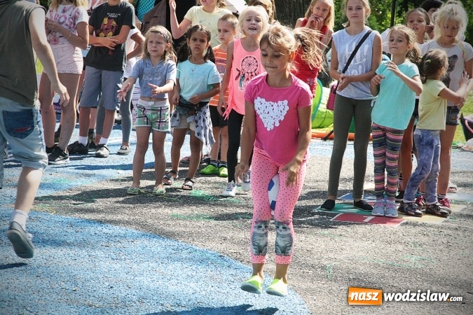 Zdjęcie w galerii na portalu naszwodzislaw.com: Artystyczne podwórko na pożegnanie wakacji  wiadomości z regionu