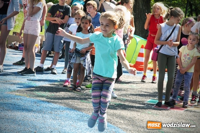 Zdjęcie w galerii na portalu naszwodzislaw.com: Artystyczne podwórko na pożegnanie wakacji  wiadomości z regionu