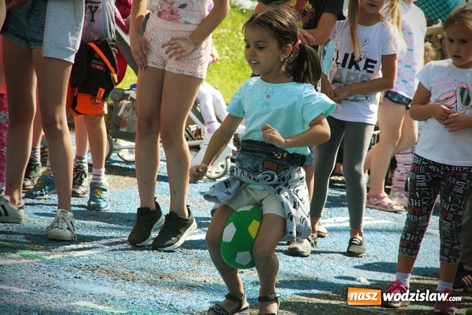 Zdjęcie w galerii na portalu naszwodzislaw.com: Artystyczne podwórko na pożegnanie wakacji  wiadomości z regionu