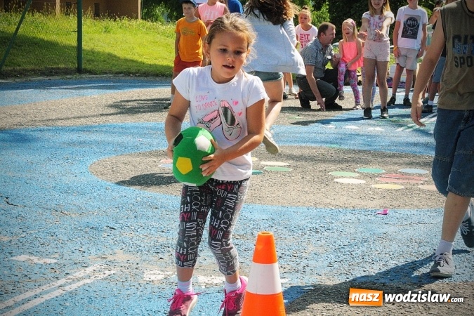 Zdjęcie w galerii na portalu naszwodzislaw.com: Artystyczne podwórko na pożegnanie wakacji  wiadomości z regionu