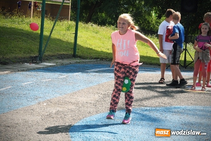 Zdjęcie w galerii na portalu naszwodzislaw.com: Artystyczne podwórko na pożegnanie wakacji  wiadomości z regionu