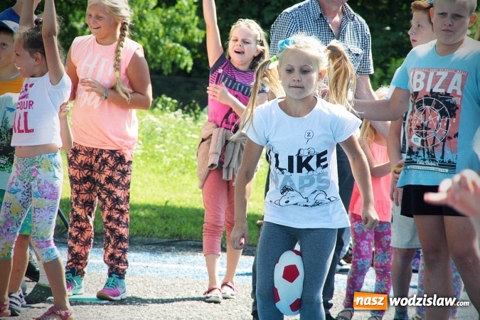 Zdjęcie w galerii na portalu naszwodzislaw.com: Artystyczne podwórko na pożegnanie wakacji  wiadomości z regionu