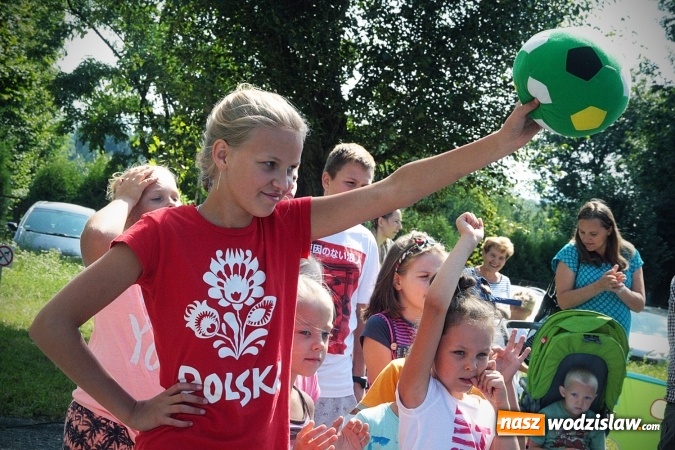 Zdjęcie w galerii na portalu naszwodzislaw.com: Artystyczne podwórko na pożegnanie wakacji  wiadomości z regionu