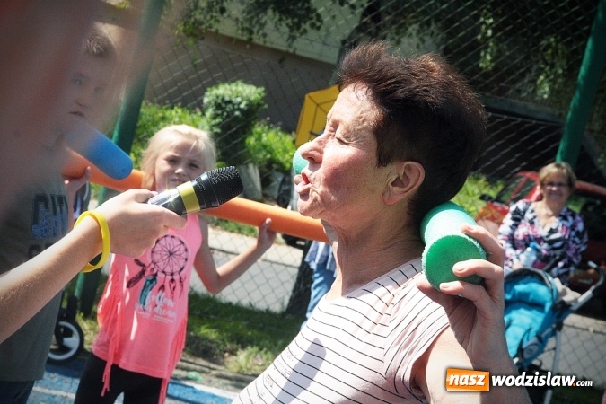 Zdjęcie w galerii na portalu naszwodzislaw.com: Artystyczne podwórko na pożegnanie wakacji  wiadomości z regionu