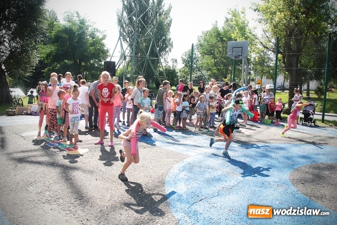 Zdjęcie w galerii na portalu naszwodzislaw.com: Artystyczne podwórko na pożegnanie wakacji  wiadomości z regionu