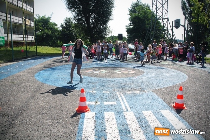 Zdjęcie w galerii na portalu naszwodzislaw.com: Artystyczne podwórko na pożegnanie wakacji  wiadomości z regionu