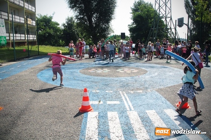 Zdjęcie w galerii na portalu naszwodzislaw.com: Artystyczne podwórko na pożegnanie wakacji  wiadomości z regionu