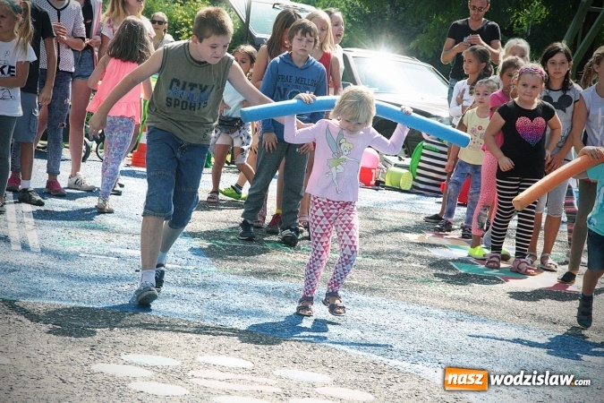 Zdjęcie w galerii na portalu naszwodzislaw.com: Artystyczne podwórko na pożegnanie wakacji  wiadomości z regionu