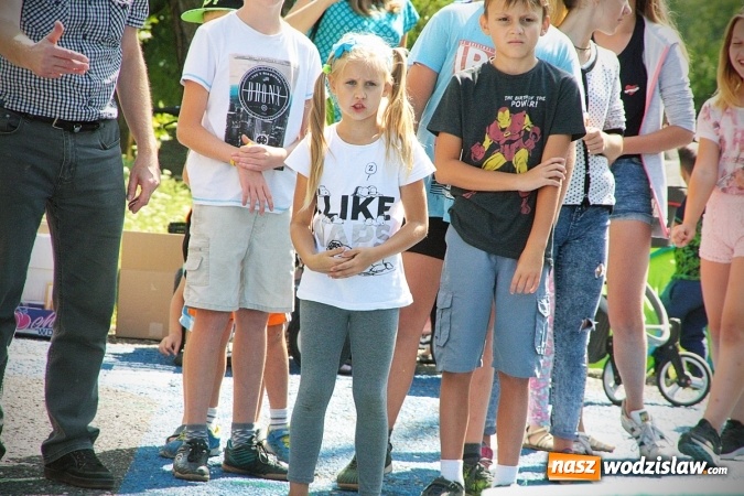 Zdjęcie w galerii na portalu naszwodzislaw.com: Artystyczne podwórko na pożegnanie wakacji  wiadomości z regionu