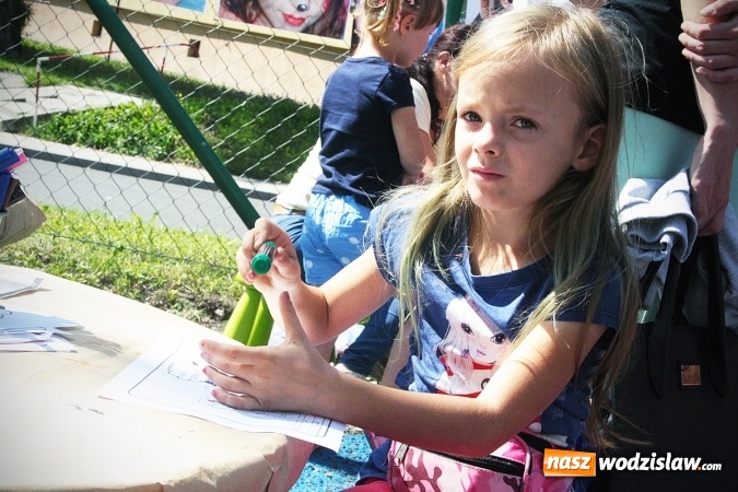 Zdjęcie w galerii na portalu naszwodzislaw.com: Artystyczne podwórko na pożegnanie wakacji  wiadomości z regionu