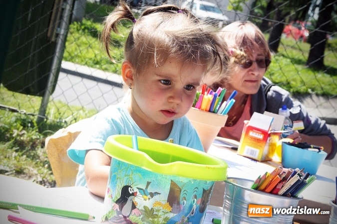 Zdjęcie w galerii na portalu naszwodzislaw.com: Artystyczne podwórko na pożegnanie wakacji  wiadomości z regionu