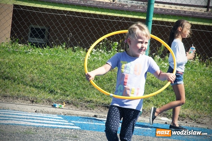 Zdjęcie w galerii na portalu naszwodzislaw.com: Artystyczne podwórko na pożegnanie wakacji  wiadomości z regionu