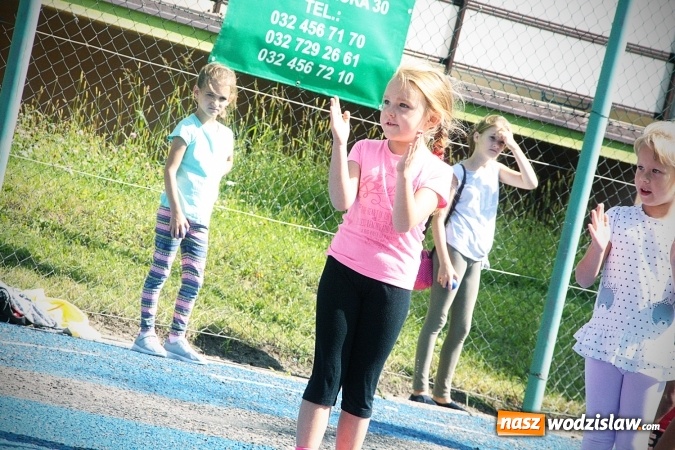 Zdjęcie w galerii na portalu naszwodzislaw.com: Artystyczne podwórko na pożegnanie wakacji  wiadomości z regionu