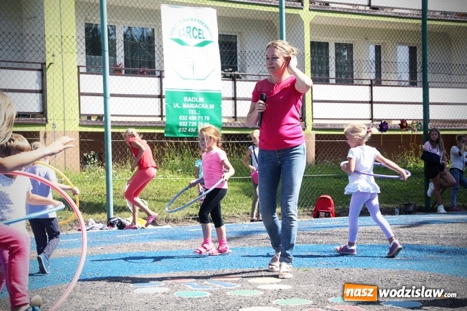 Zdjęcie w galerii na portalu naszwodzislaw.com: Artystyczne podwórko na pożegnanie wakacji  wiadomości z regionu