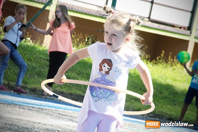 Zdjęcie w galerii na portalu naszwodzislaw.com: Artystyczne podwórko na pożegnanie wakacji  wiadomości z regionu