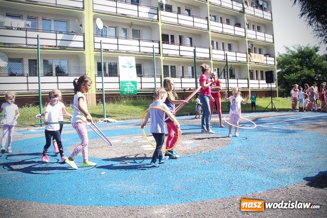 Zdjęcie w galerii na portalu naszwodzislaw.com: Artystyczne podwórko na pożegnanie wakacji  wiadomości z regionu