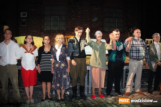 Zdjęcie w galerii na portalu naszwodzislaw.com: W spektaklu teatralnym przedstawili Tragedię Górnośląską  wiadomości z regionu