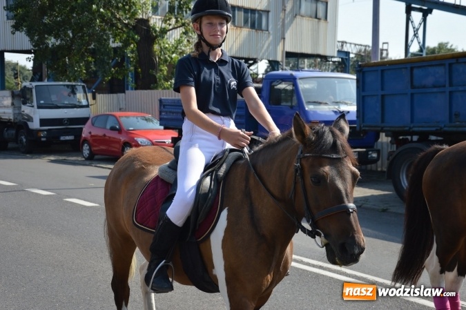 Zdjęcie w galerii na portalu naszwodzislaw.com: Ulicami Radlina przejechał barwny korowód dożynkowy wiadomości z regionu