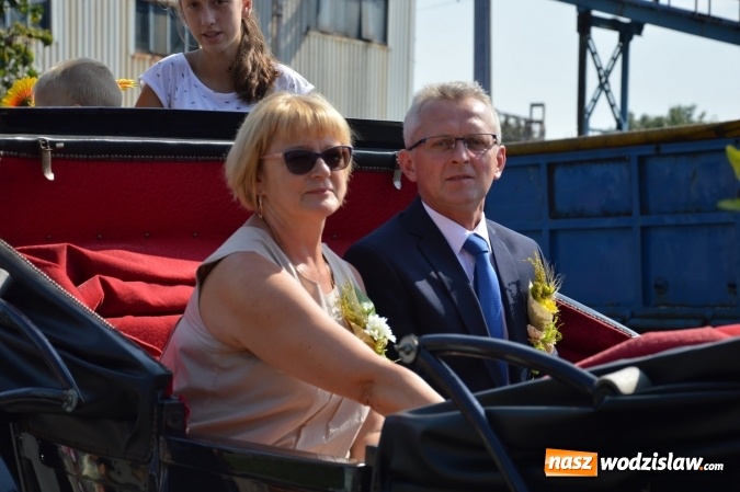 Zdjęcie w galerii na portalu naszwodzislaw.com: Ulicami Radlina przejechał barwny korowód dożynkowy wiadomości z regionu