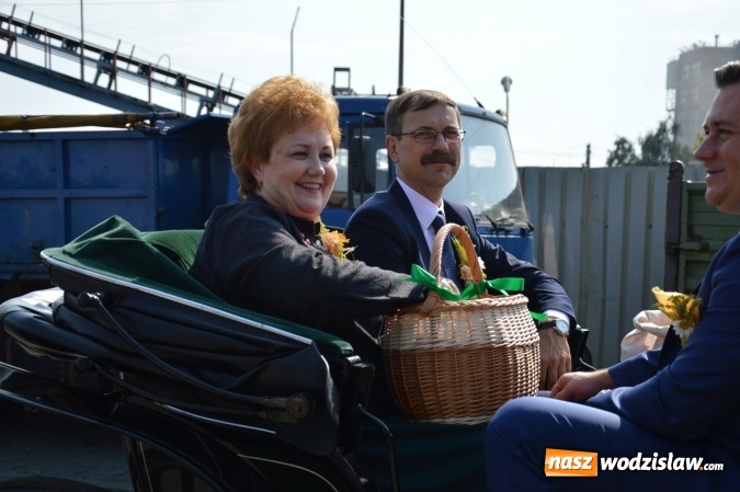 Zdjęcie w galerii na portalu naszwodzislaw.com: Ulicami Radlina przejechał barwny korowód dożynkowy wiadomości z regionu