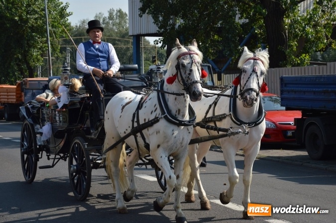 Zdjęcie w galerii na portalu naszwodzislaw.com: Ulicami Radlina przejechał barwny korowód dożynkowy wiadomości z regionu