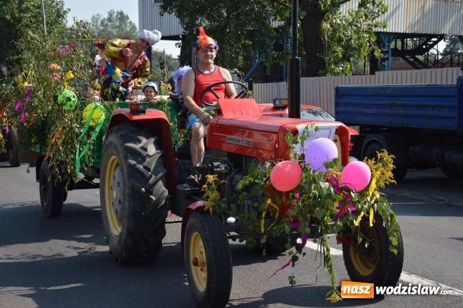 Zdjęcie w galerii na portalu naszwodzislaw.com: Ulicami Radlina przejechał barwny korowód dożynkowy wiadomości z regionu