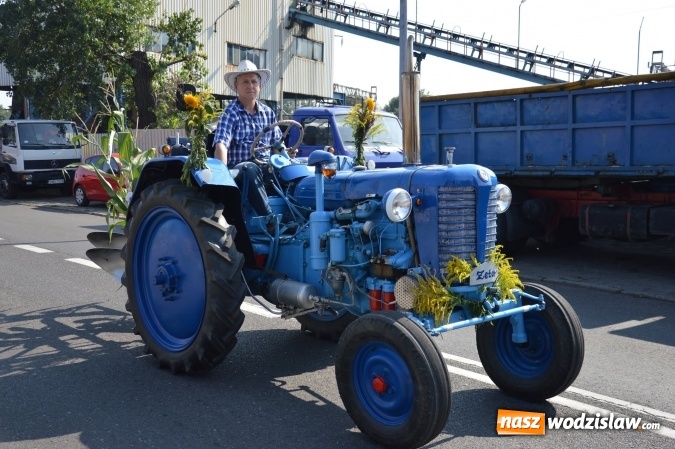Zdjęcie w galerii na portalu naszwodzislaw.com: Ulicami Radlina przejechał barwny korowód dożynkowy wiadomości z regionu