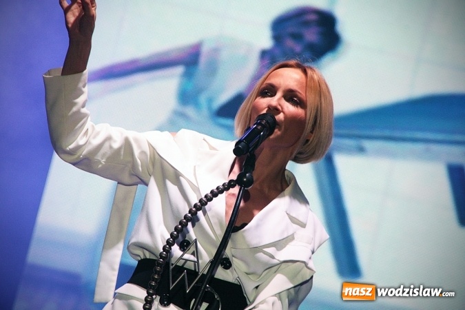 Zdjęcie w galerii na portalu naszwodzislaw.com: Anna Wyszkoni na zakończenie pierwszego dnia XXV Dni Rydułtów: Cieszę się, że mogę dla Was wystąpić  wiadomości z regionu