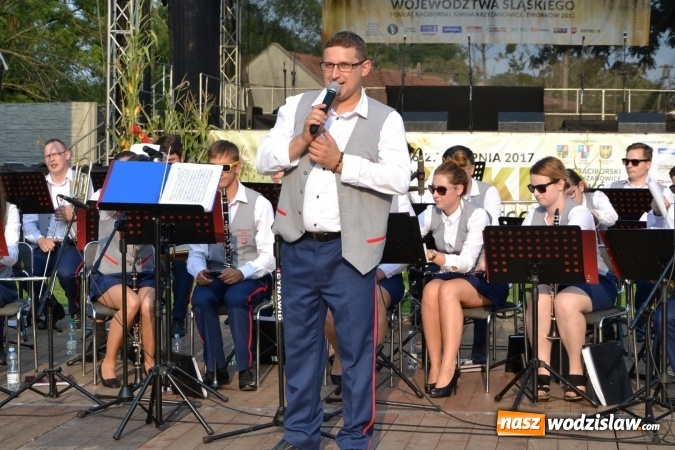 Zdjęcie w galerii na portalu naszwodzislaw.com: Dożynki wojewódzkie w Tworkowie - w sobotę rozpoczęła się zabawa wiadomości z regionu