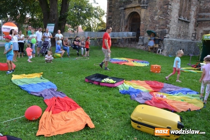 Zdjęcie w galerii na portalu naszwodzislaw.com: Dożynki wojewódzkie w Tworkowie - w sobotę rozpoczęła się zabawa wiadomości z regionu