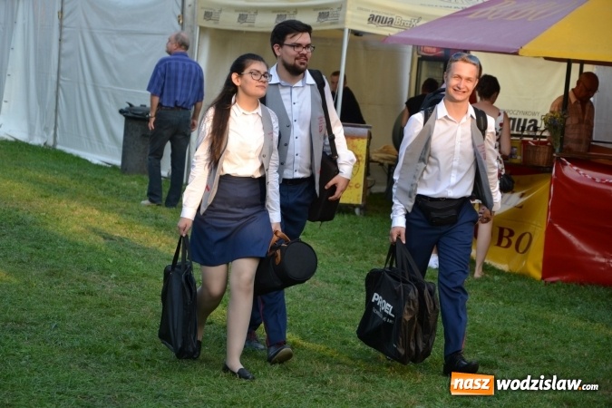 Zdjęcie w galerii na portalu naszwodzislaw.com: Dożynki wojewódzkie w Tworkowie - w sobotę rozpoczęła się zabawa wiadomości z regionu