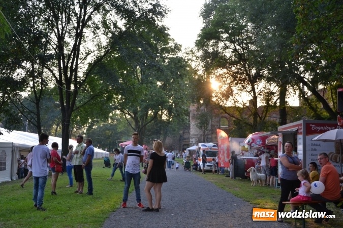 Zdjęcie w galerii na portalu naszwodzislaw.com: Dożynki wojewódzkie w Tworkowie - w sobotę rozpoczęła się zabawa wiadomości z regionu