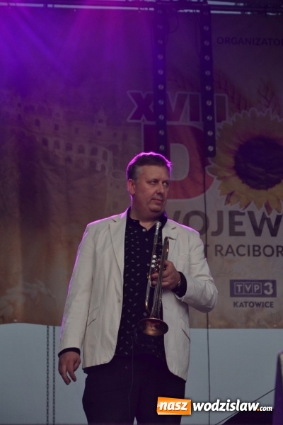 Zdjęcie w galerii na portalu naszwodzislaw.com: Dożynki wojewódzkie w Tworkowie - w sobotę rozpoczęła się zabawa wiadomości z regionu