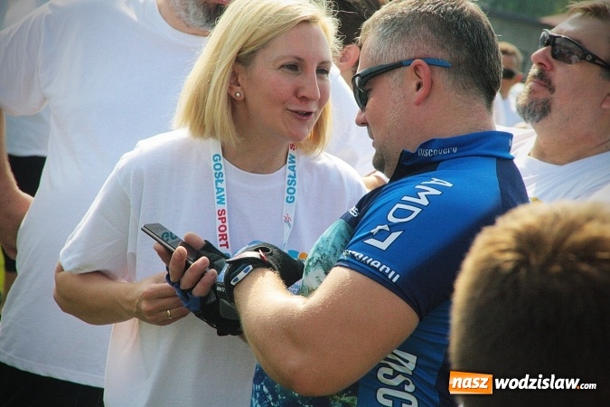 Zdjęcie w galerii na portalu naszwodzislaw.com: Około 600 rowerzystów na drogach naszego powiatu. Wystartował kolejny rajd  wiadomości z regionu